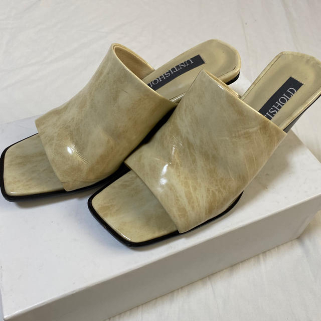 BEAUTY&YOUTH UNITED ARROWS(ビューティアンドユースユナイテッドアローズ)のUNTISHOLD サンダル 人気完売カラー White レディースの靴/シューズ(サンダル)の商品写真