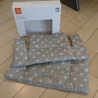 ストッケ(Stokke)のトリップトラップ 防水クッション グレー星柄(その他)