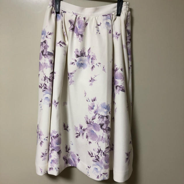 MERCURYDUO(マーキュリーデュオ)のマーキュリーデュオ　花柄スカート レディースのスカート(ひざ丈スカート)の商品写真
