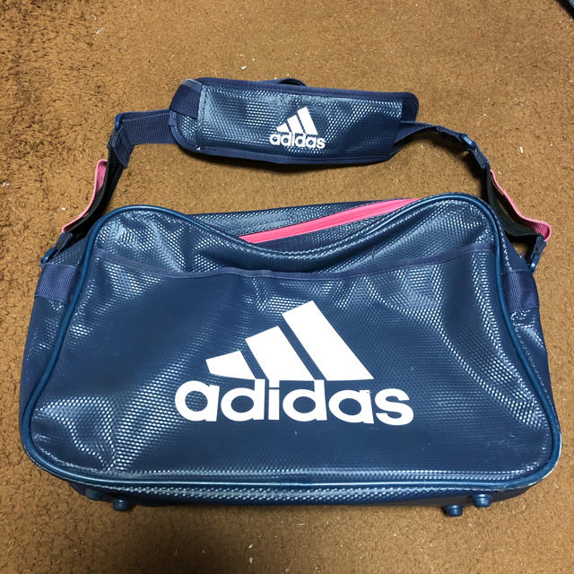 adidas - アディダス ショルダー スポーツバック 部活 通学の通販 by ... スポーツバック アディダス ショルダーバッグ