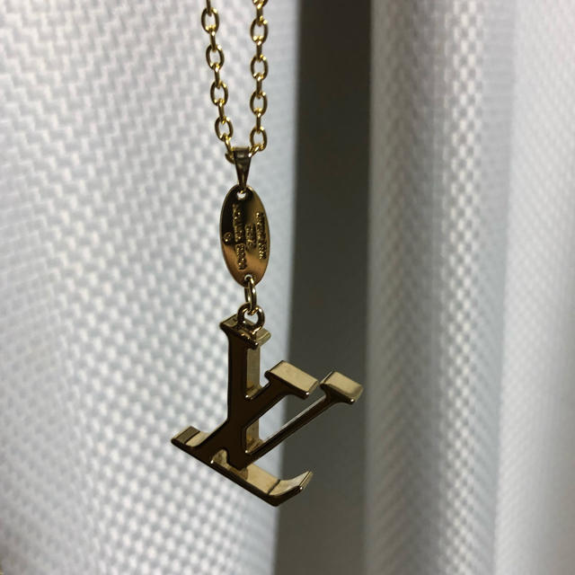 LOUIS VUITTON(ルイヴィトン)の値下げ　ルイヴィトン　LVロゴチャーム レディースのアクセサリー(ネックレス)の商品写真