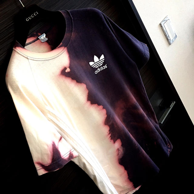 adidas(アディダス)の【激レア1点物】adidasビッグロゴ×ブリーチtシャツ【90's古着リメイク】 メンズのトップス(Tシャツ/カットソー(半袖/袖なし))の商品写真