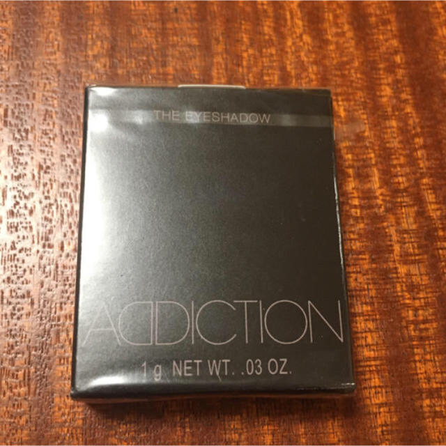 ADDICTION(アディクション)の［新品］アディクション アイシャドウ 52 未開封 コスメ/美容のベースメイク/化粧品(アイシャドウ)の商品写真