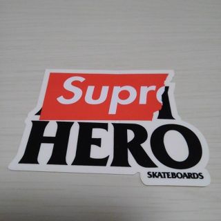 シュプリーム(Supreme)の激レア　正規品　ステッカー　シュプリーム　スケボー　PC ノートパソコン　車　(スーツケース/キャリーバッグ)