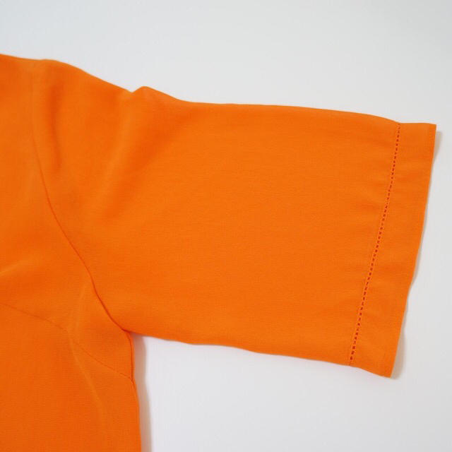 URBAN RESEARCH ROSSO(アーバンリサーチロッソ)のアーバンリサーチ トップス　オレンジ レディースのトップス(シャツ/ブラウス(半袖/袖なし))の商品写真