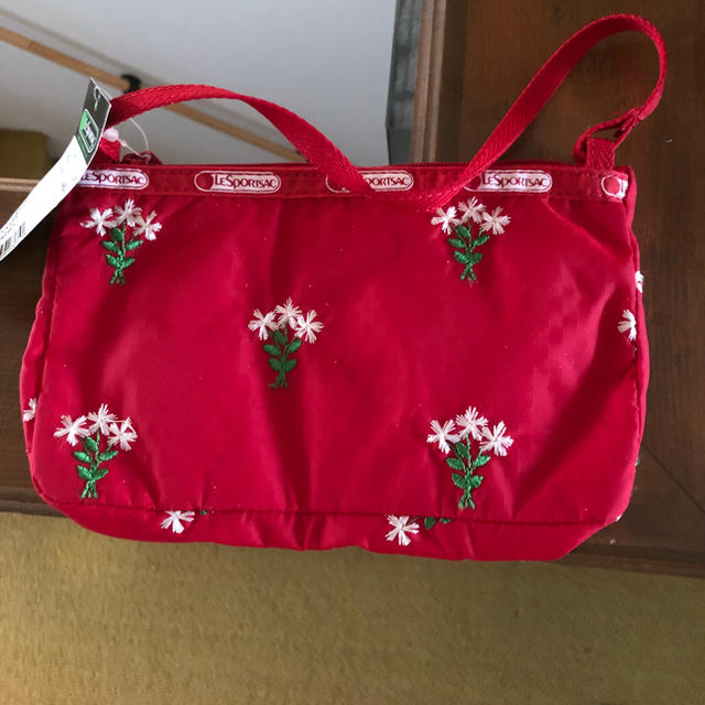 LeSportsac(レスポートサック)のレスポートサック DEMI TASSE 刺繍入り　期間限定価格 レディースのバッグ(ハンドバッグ)の商品写真