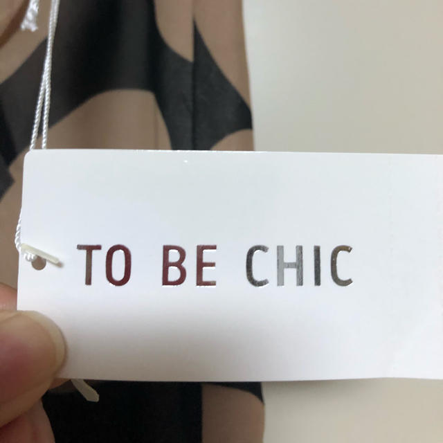 TO BE CHIC(トゥービーシック)のTO BE CHIC   ひざ丈スカート　新品　Mサイズ レディースのスカート(ひざ丈スカート)の商品写真