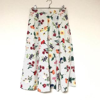 トッコ(tocco)のtocco closet ホワイト ドット×フラワー フレアスカート(ひざ丈スカート)