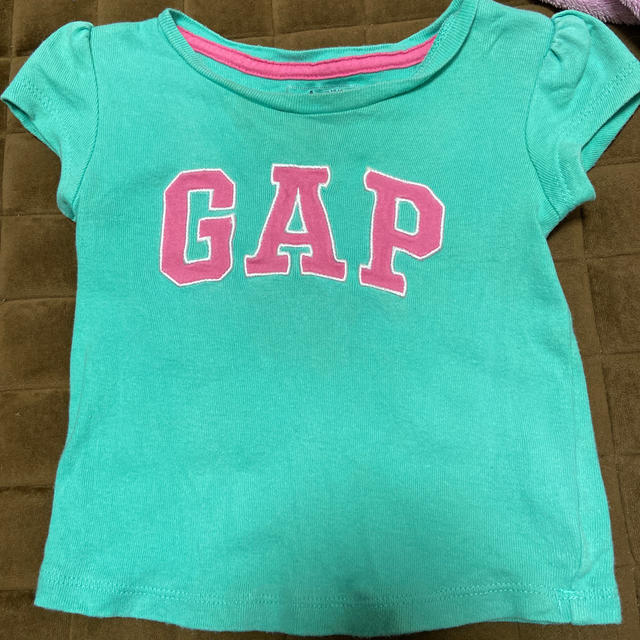 GAP(ギャップ)のGAP グリーンTシャツ キッズ/ベビー/マタニティのベビー服(~85cm)(Ｔシャツ)の商品写真