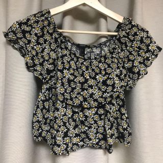 フォーエバートゥエンティーワン(FOREVER 21)の花柄トップス(カットソー(半袖/袖なし))