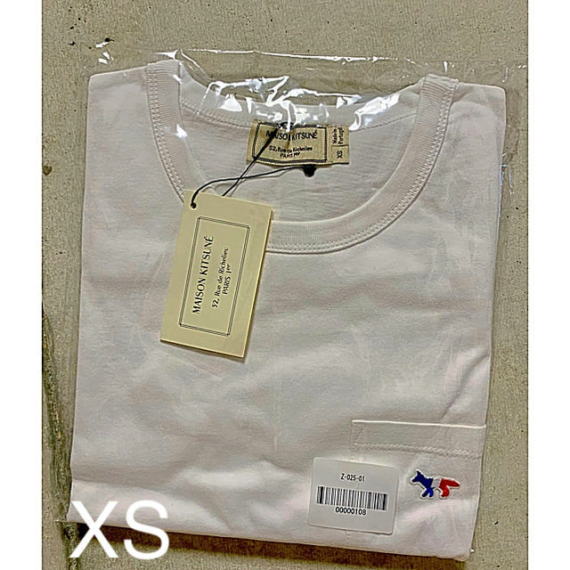 MAISON KITSUNE'(メゾンキツネ)の新品！メゾンキツネTシャツ　TRICOLOR FOX PATCH XS♪ メンズのトップス(Tシャツ/カットソー(半袖/袖なし))の商品写真