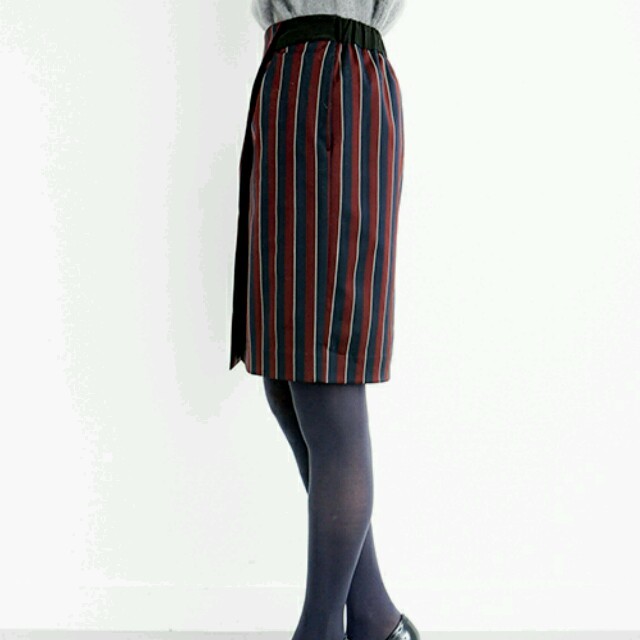 URBAN RESEARCH(アーバンリサーチ)のラップ風ストライプ柄スカート レディースのスカート(ひざ丈スカート)の商品写真