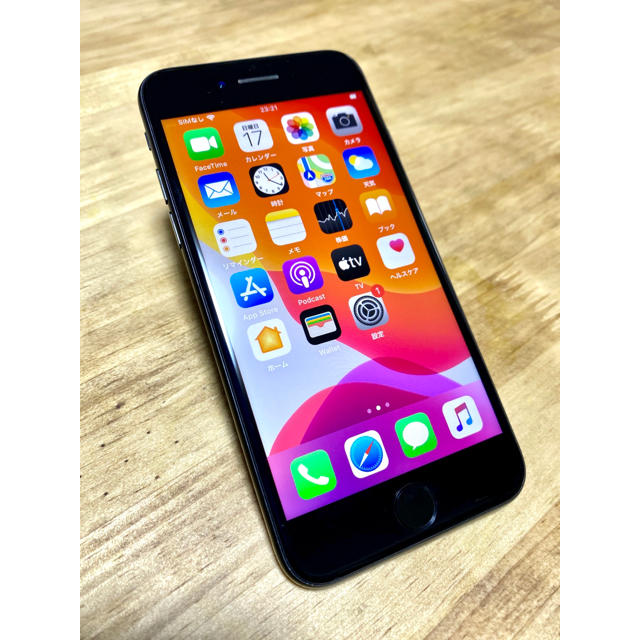 Apple(アップル)のSIMフリー　iPhone7　 128GB　ブラック 国内版 スマホ/家電/カメラのスマートフォン/携帯電話(スマートフォン本体)の商品写真