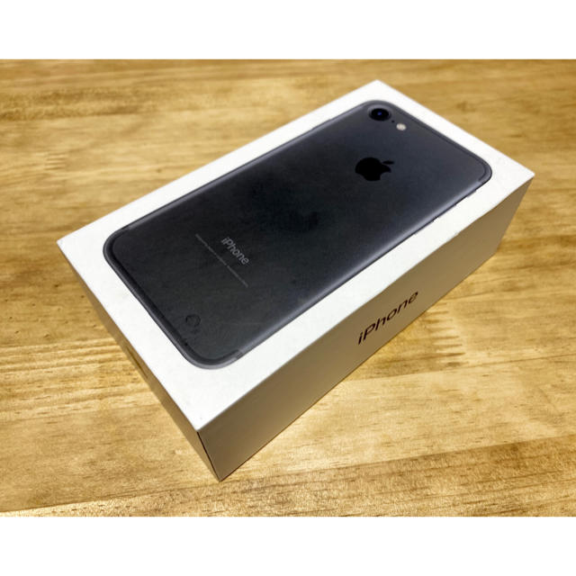 Apple(アップル)のSIMフリー　iPhone7　 128GB　ブラック 国内版 スマホ/家電/カメラのスマートフォン/携帯電話(スマートフォン本体)の商品写真