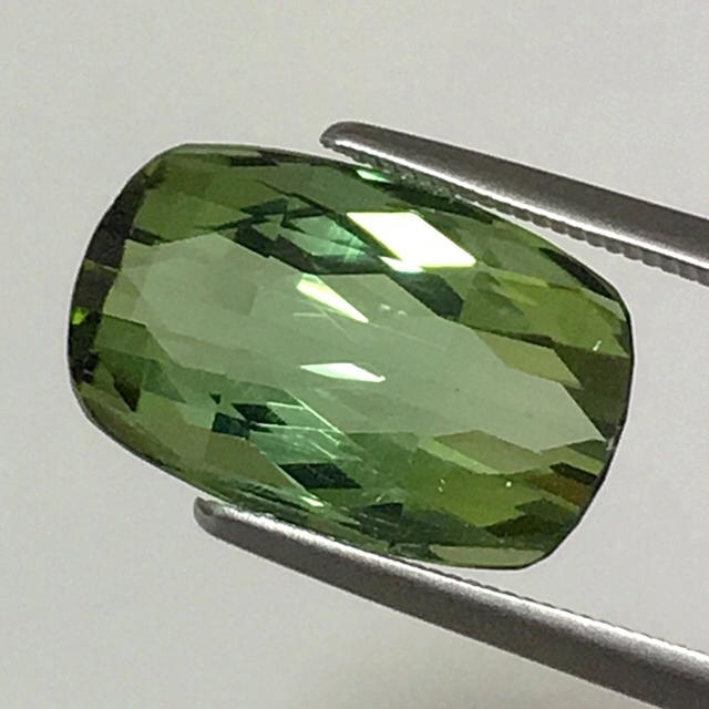 《宝石⚜️ルース》特品⚛️大粒✳️天然グリーントルマリン 7.417ct 鑑付 レディースのアクセサリー(リング(指輪))の商品写真