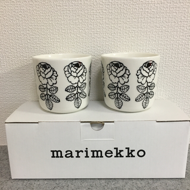 marimekko(マリメッコ)のマリメッコ　ラテマグ　ヴィヒキルース   ブラック　2個セット インテリア/住まい/日用品のキッチン/食器(グラス/カップ)の商品写真