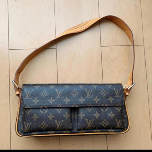 LOUIS VUITTON ヴィバシティ