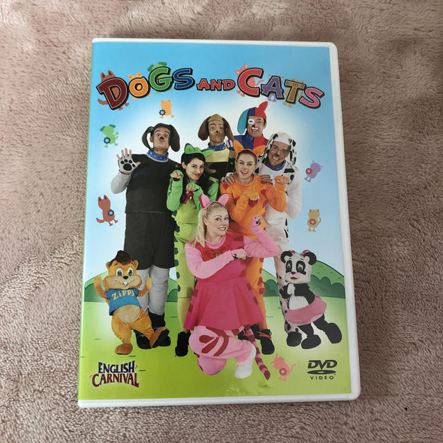 DVD  ワールドファミリー　DOGS AND CATS エンタメ/ホビーのDVD/ブルーレイ(キッズ/ファミリー)の商品写真