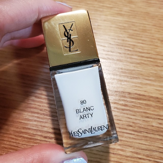 Yves Saint Laurent Beaute(イヴサンローランボーテ)のイブサンローラン ララッククチュール80 コスメ/美容のネイル(マニキュア)の商品写真