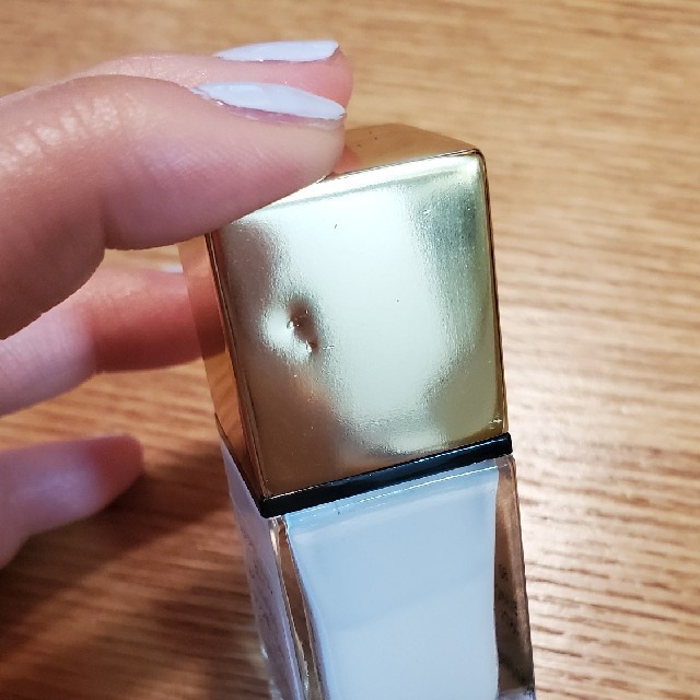 Yves Saint Laurent Beaute(イヴサンローランボーテ)のイブサンローラン ララッククチュール80 コスメ/美容のネイル(マニキュア)の商品写真