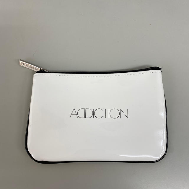 ADDICTION(アディクション)のAddiction ノベルティ　ポーチ　未使用 レディースのファッション小物(ポーチ)の商品写真