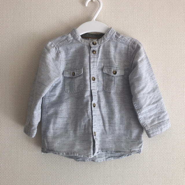 H&M(エイチアンドエム)のノーカラーシャツ80 キッズ/ベビー/マタニティのベビー服(~85cm)(シャツ/カットソー)の商品写真