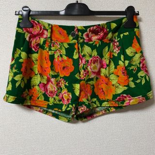 エイチアンドエム(H&M)の花柄 ショートパンツ kobe lettuce グリーン(ショートパンツ)