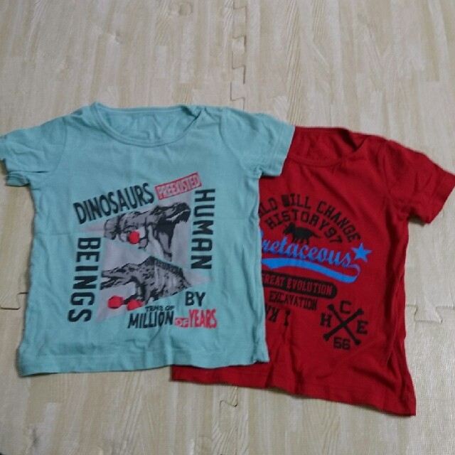 恐竜 Tシャツ 二枚セット キッズ/ベビー/マタニティのキッズ服男の子用(90cm~)(Tシャツ/カットソー)の商品写真