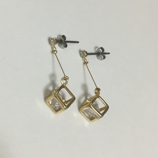 ピアス(ピアス)