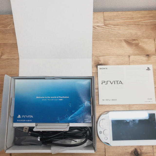 PlayStation®Vita（PCH-2000シリーズ） 1