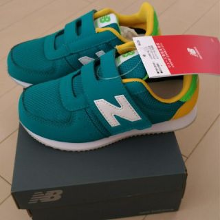 ニューバランス(New Balance)のNew Balance 新品 未使用 キッズスニーカー 17cm 緑 黄色(スニーカー)