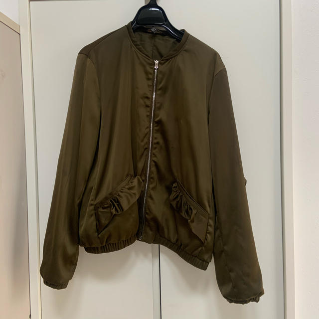 ZARA(ザラ)のMA-1 ブルゾン カーキ　ZARA ザラ　trf レディースのジャケット/アウター(ブルゾン)の商品写真