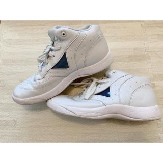 チアシューズ22.5センチ（VARSITY）