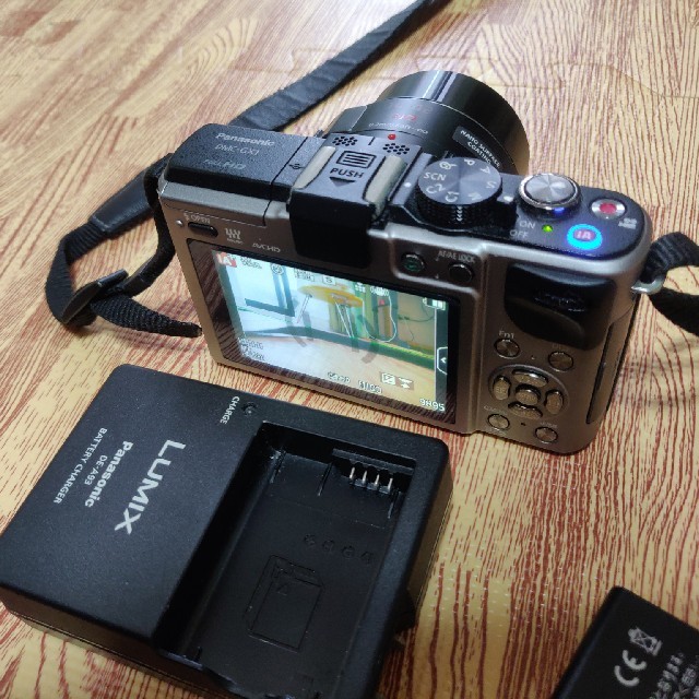 Panasonic(パナソニック)のパナソニック　ミラーレス一眼レフ　DMC−GX1　 スマホ/家電/カメラのカメラ(ミラーレス一眼)の商品写真