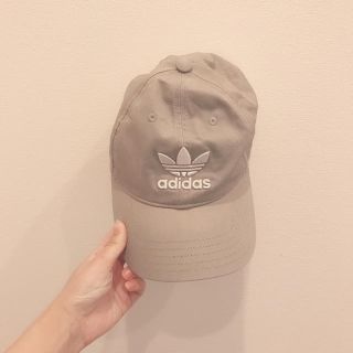 アディダス(adidas)のadidasグレーのキャップ(キャップ)