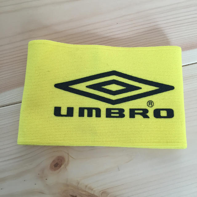 UMBRO(アンブロ)の腕章 スポーツ/アウトドアのサッカー/フットサル(その他)の商品写真