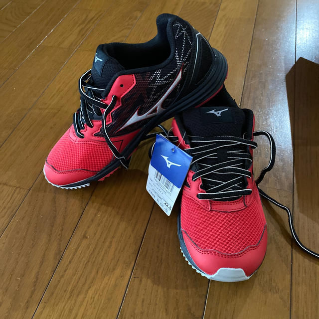 MIZUNO(ミズノ)のミズノ  スニーカー  22.5 男の子　新品　22 キッズ/ベビー/マタニティのキッズ靴/シューズ(15cm~)(スニーカー)の商品写真