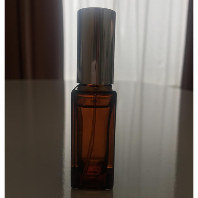 AUX PARADIS(オゥパラディ)のAUX PARADIS Fraise 15ml コスメ/美容の香水(香水(女性用))の商品写真