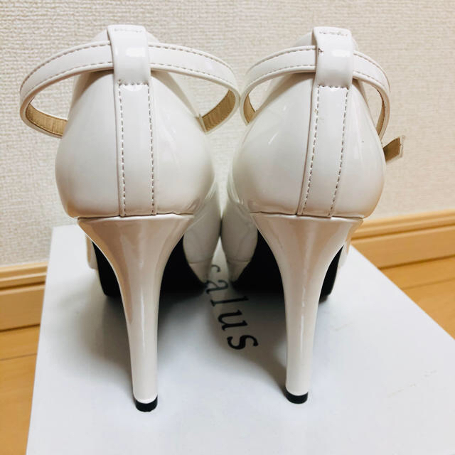 salus(サルース)の【sg8.xxxさん専用】salus 結婚式用 パンプス レディースの靴/シューズ(ハイヒール/パンプス)の商品写真