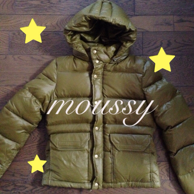 moussy(マウジー)の値下げ！マウジー購入 カーキ ダウン レディースのジャケット/アウター(ダウンジャケット)の商品写真