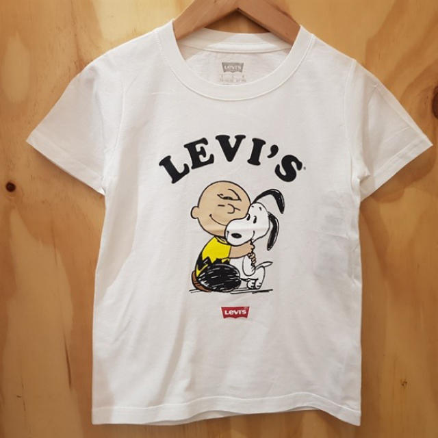 Levi's(リーバイス)の新品✨LEVI'S  PEANUTS スヌーピー  コラボTシャツ　子供Tシャツ キッズ/ベビー/マタニティのキッズ服男の子用(90cm~)(Tシャツ/カットソー)の商品写真