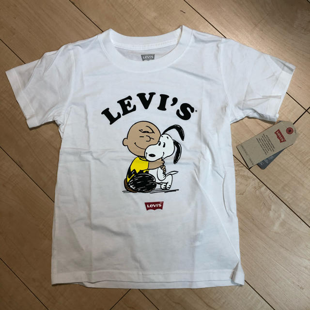 Levi's(リーバイス)の新品✨LEVI'S  PEANUTS スヌーピー  コラボTシャツ　子供Tシャツ キッズ/ベビー/マタニティのキッズ服男の子用(90cm~)(Tシャツ/カットソー)の商品写真