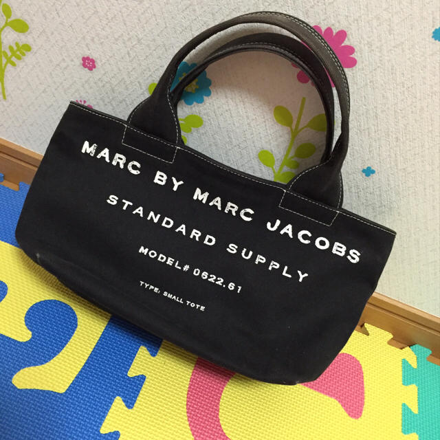 MARC BY MARC JACOBS(マークバイマークジェイコブス)のマーク♡トートバッグ small 黒 レディースのバッグ(トートバッグ)の商品写真