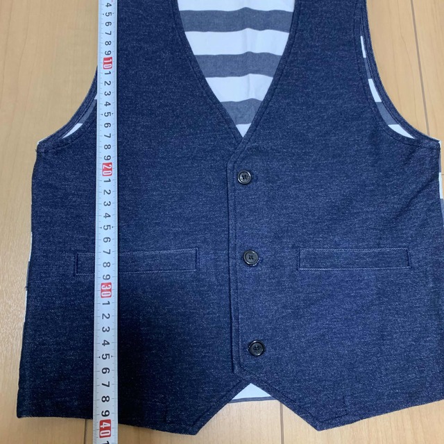 familiar(ファミリア)の『新品・未使用』　ベスト　お値札タグなし　130cm familiar キッズ/ベビー/マタニティのキッズ服男の子用(90cm~)(ジャケット/上着)の商品写真