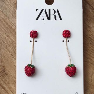 ザラ(ZARA)のzara いちご ピアス(ピアス)