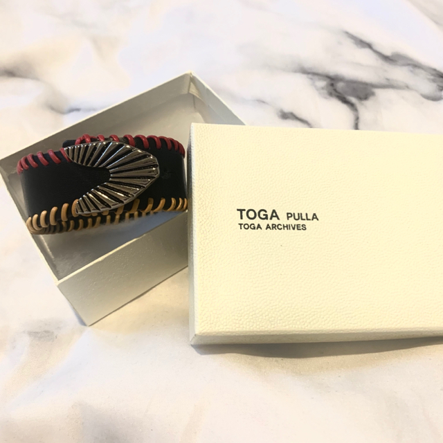 TOGA(トーガ)の最終値下げ！！TOGA レザーバングル レディースのアクセサリー(ブレスレット/バングル)の商品写真