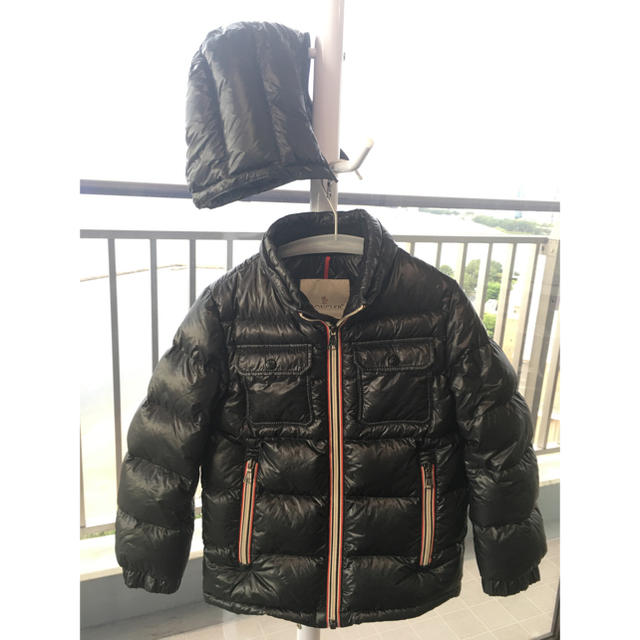 MONCLER(モンクレール)のモンクレール　キッズ　サイズ5/112cm ブラック キッズ/ベビー/マタニティのキッズ服男の子用(90cm~)(ジャケット/上着)の商品写真