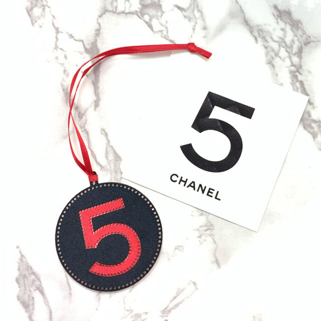 CHANEL(シャネル)のシャネル     no5 クリスマス　チャーム　ムエット　レア レディースのアクセサリー(チャーム)の商品写真