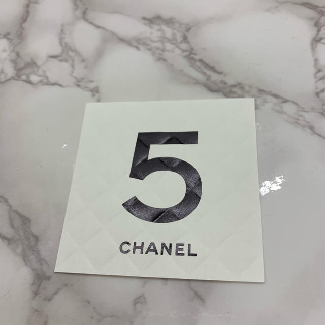 CHANEL(シャネル)のシャネル     no5 クリスマス　チャーム　ムエット　レア レディースのアクセサリー(チャーム)の商品写真