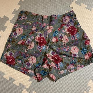 フォーエバートゥエンティーワン(FOREVER 21)の花柄 ショートパンツ(ショートパンツ)